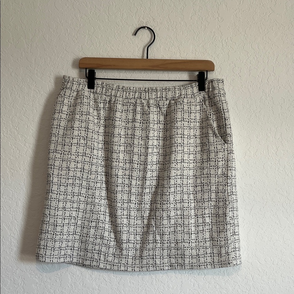 NWT Loft White & Black Pull On Skirt W/ Pockets - Picture 3 of 9